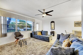 1056 Cambridge C in Deerfield Beach, FL - Building Photo - Building Photo