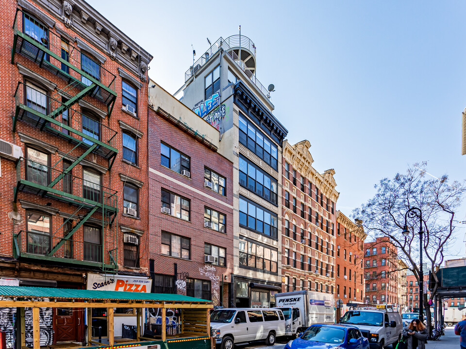 18 Orchard St in New York, NY - Building Photo