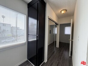 1137 W 36th Pl in Los Angeles, CA - Building Photo - Building Photo