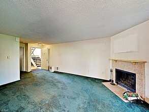 2020 Grant Ave S-Unit -Apt A104 in Renton, WA - Building Photo - Building Photo