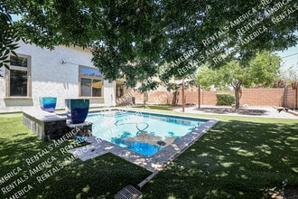 7045 S Legend Dr in Gilbert, AZ - Building Photo - Building Photo