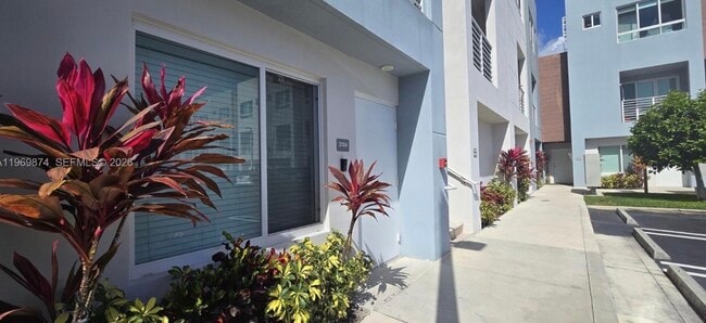 2535 NE 193rd St, Unit 3104 in Miami, FL - Building Photo - Building Photo