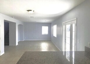33113 Campus Ln in Cathedral City, CA - Building Photo - Building Photo