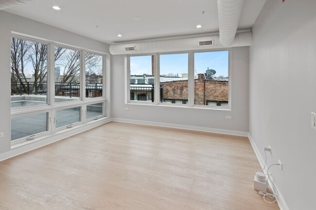 4637 N Ashland Ave in Chicago, IL - Foto de edificio - Building Photo