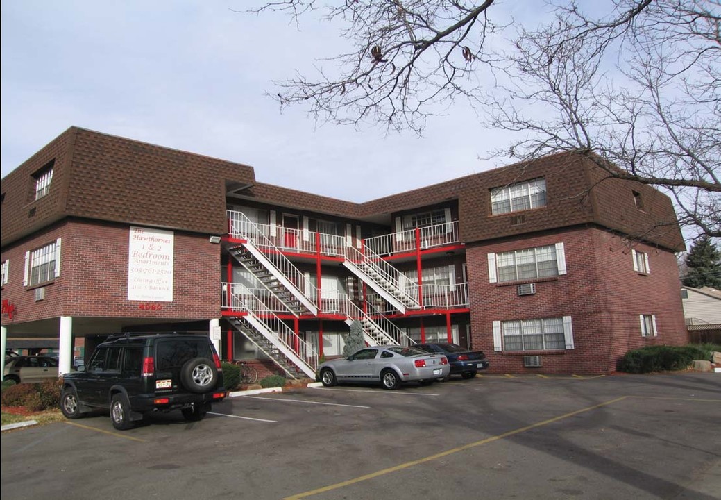 Hawthorne Plaza Apartments in Englewood, CO - Building Photo