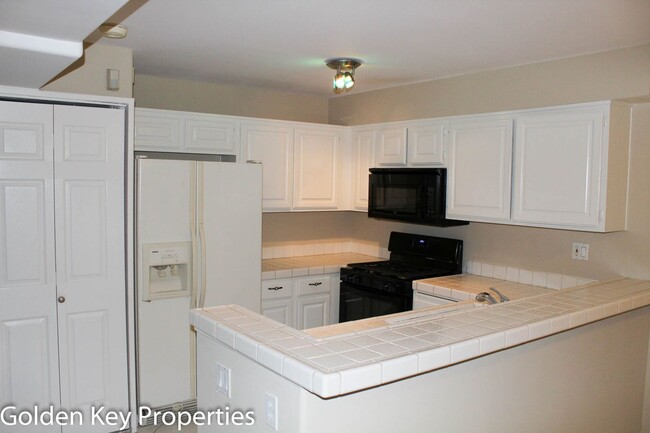 3211 Sello Ln in Carlsbad, CA - Foto de edificio - Building Photo