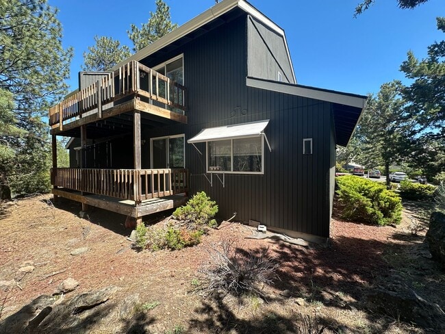 133-135 SW West Pine Pl in Bend, OR - Building Photo - Building Photo