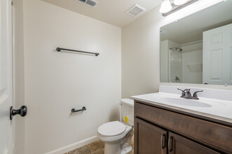 Norwood Court Apartments in St. Louis, MO - Building Photo - Interior Photo