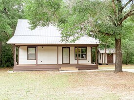 245 Pine St in Freeport, FL - Building Photo