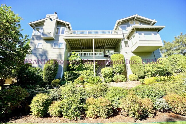 32 Marin Bay Park Ct in San Rafael, CA - Building Photo - Building Photo
