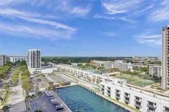 11111 Biscayne Blvd in Miami, FL - Building Photo - Building Photo