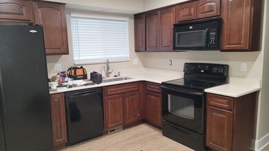 1730 Sheffield Dr in Ypsilanti, MI - Building Photo - Building Photo