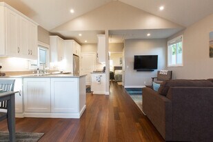 12620 Palms Blvd in Los Angeles, CA - Building Photo