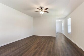 3901 Oak Crk Cir in Denison, TX - Building Photo - Building Photo
