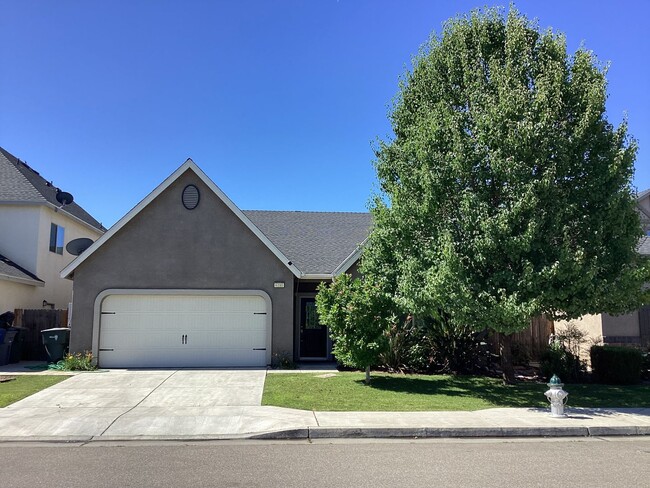 6180 E Pontiac Way