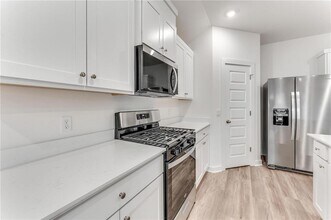 4604 W Aurora St in Fayetteville, AR - Building Photo - Building Photo