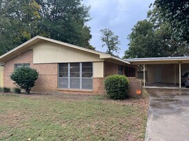 504 Meadowbrook Dr in Longview, TX - Building Photo