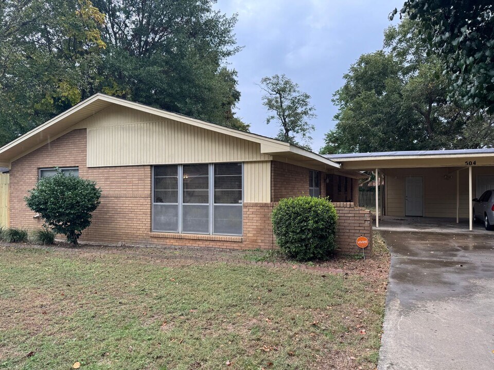 504 Meadowbrook Dr in Longview, TX - Building Photo