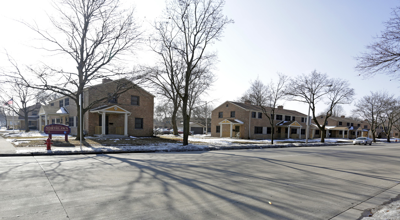 Northlawn in Milwaukee, WI - Foto de edificio