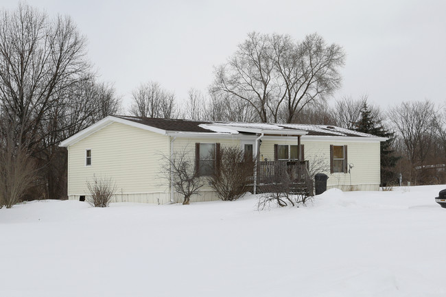 Spruce Tree Mobile Home Park in Marshall, MI - Building Photo - Building Photo