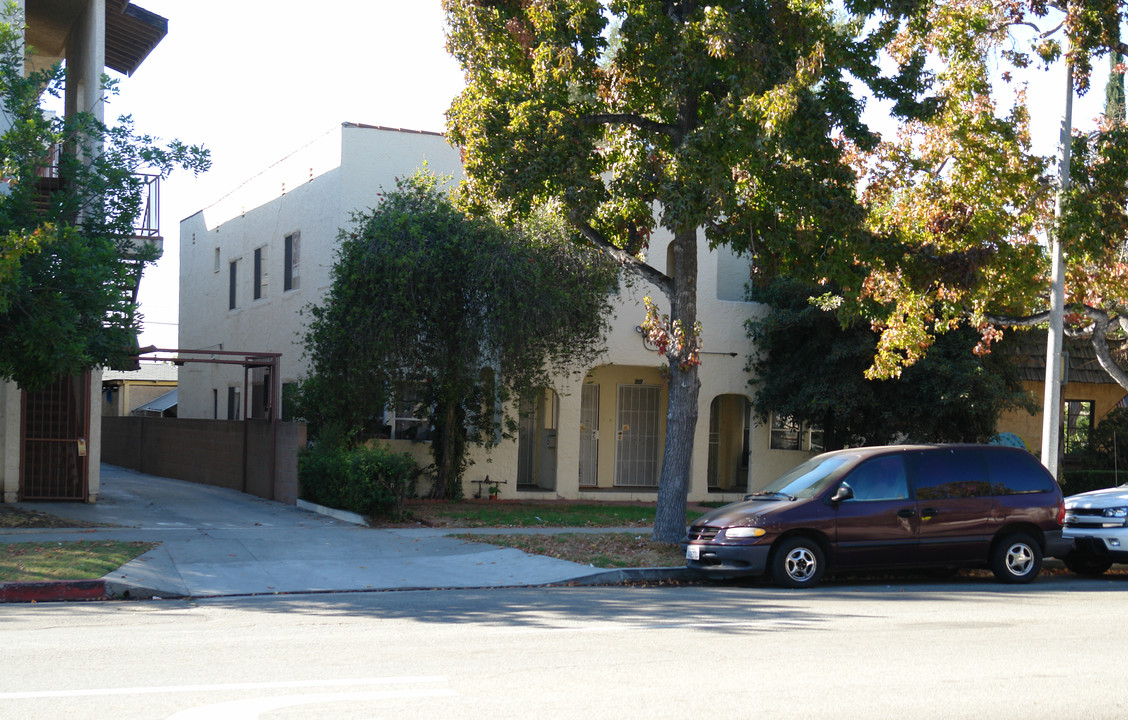 917 S Chevy Chase Dr in Glendale, CA - Building Photo