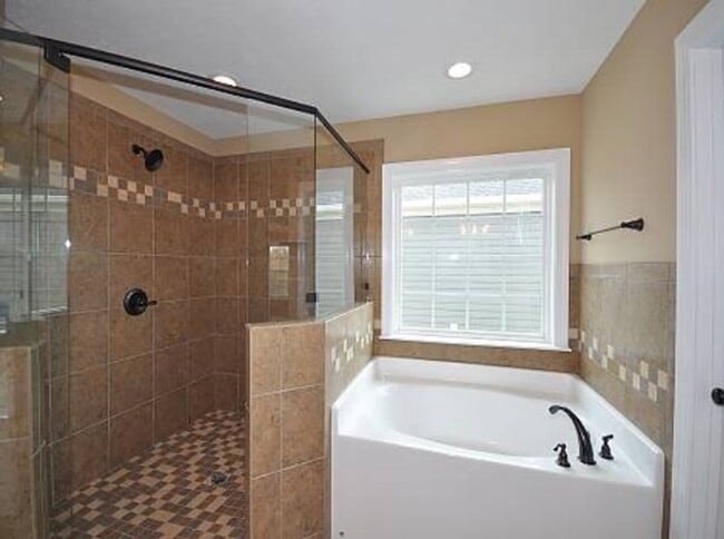 property at 5435 Everlook Cir