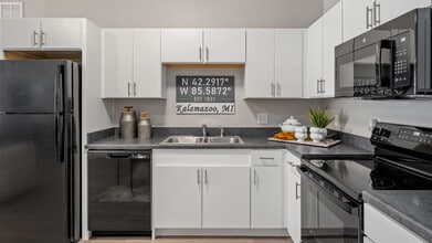 Authentix Kalamazoo in Kalamazoo, MI - Foto de edificio - Building Photo