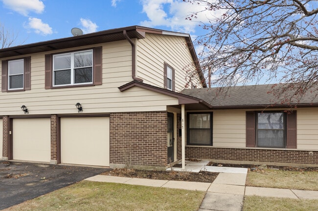 817 Pahl Rd in Elk Grove Village, IL - Building Photo - Building Photo