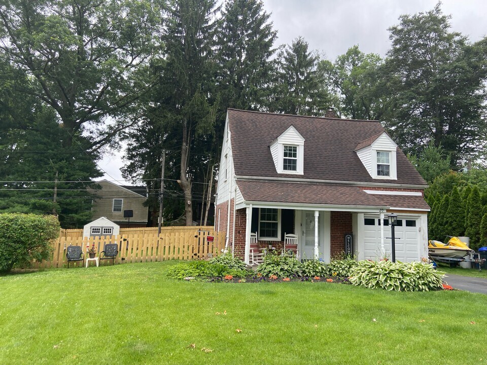 20 Holbrook Rd in Havertown, PA - Building Photo