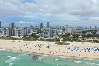 Royal Atlantic Condo in Miami Beach, FL - Building Photo - Building Photo