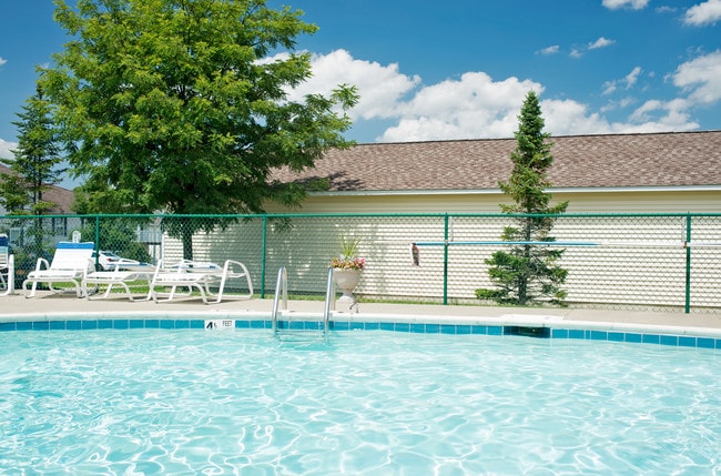 Forrest Pointe photo'