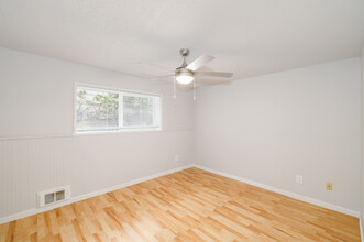 Sunrise Apartments in Everett, WA - Building Photo - Interior Photo