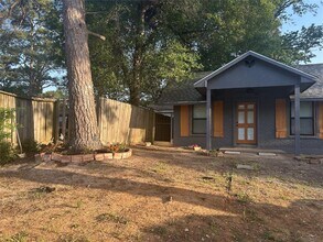 615 W Dallas St in Conroe, TX - Building Photo - Building Photo