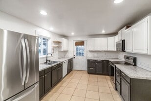 13125 E 16th Ave in Spokane Valley, WA - Building Photo