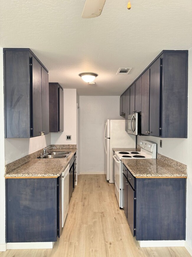 1608 Sycamore Dr in Antioch, CA - Building Photo - Building Photo