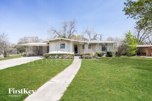 202 Winn Ave in Universal City, TX - Building Photo