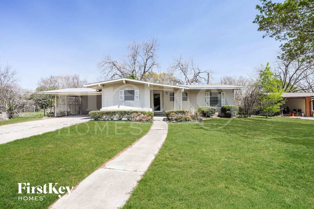 202 Winn Ave in Universal City, TX - Building Photo