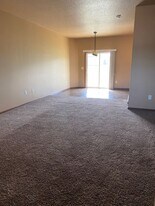 1261 15th St W in Dickinson, ND - Building Photo