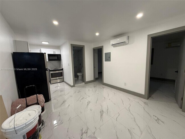 1700 SW 10th St in Miami, FL - Building Photo - Building Photo