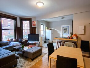 1056 Commonwealth Ave in Boston, MA - Building Photo - Building Photo