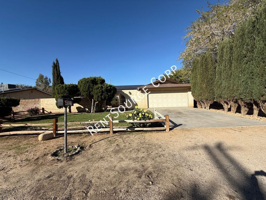 4827 W Ave L 6 in Quartz Hill, CA - Building Photo