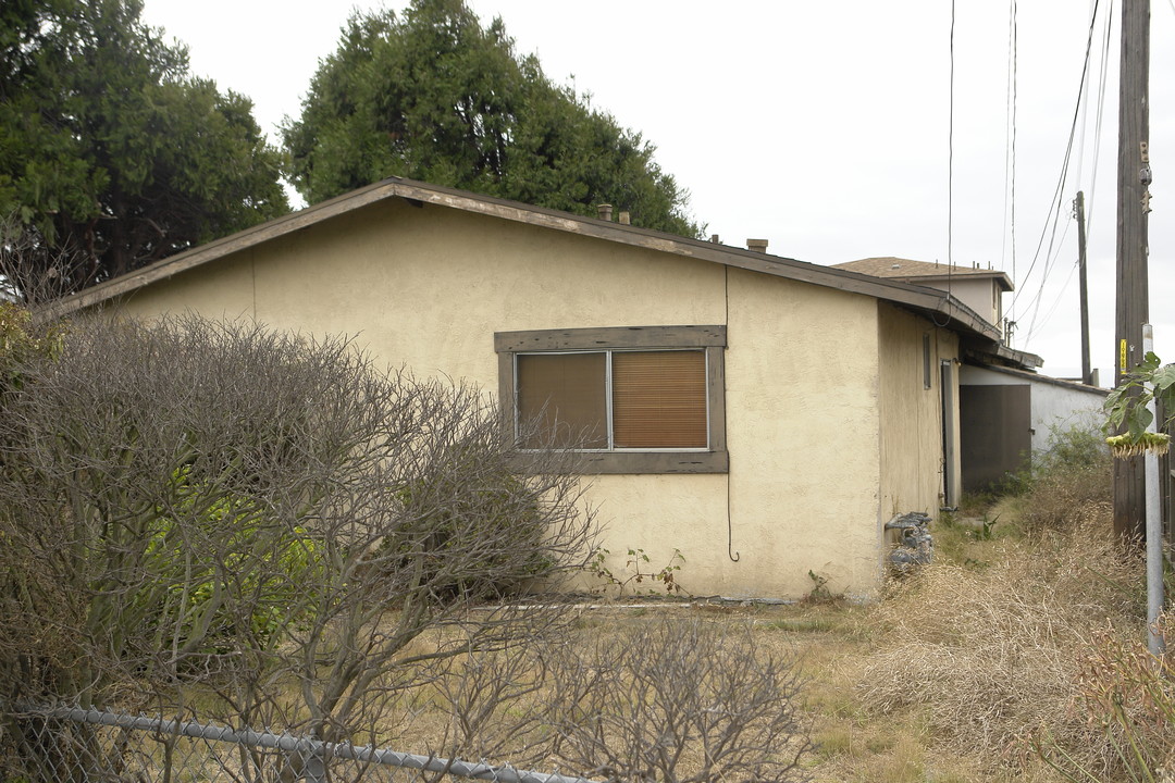 13111-13115 Neptune Dr in San Leandro, CA - Building Photo