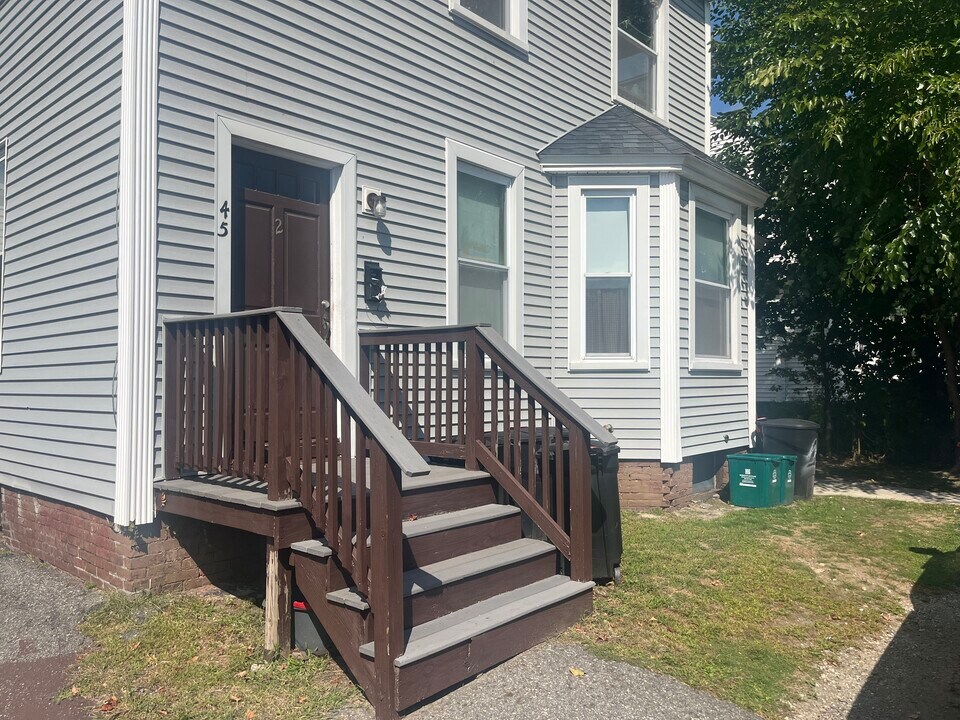 45 Wachusett St, Unit 2 in Worcester, MA - Foto de edificio