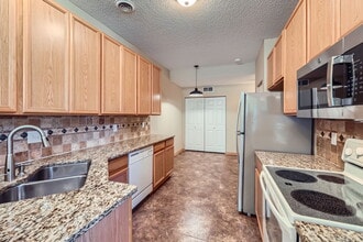 5398 172nd St W in Farmington, MN - Foto de edificio - Building Photo