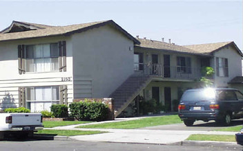 2103 E Westport Dr in Anaheim, CA - Building Photo - Building Photo