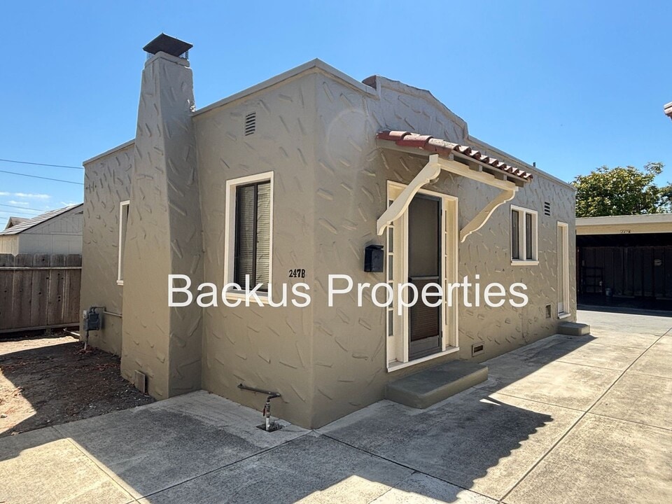 247 Geil St in Salinas, CA - Building Photo