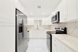 350 Aledo Ave in Coral Gables, FL - Building Photo