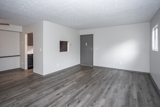 Liberty Park Apartments in Girard, OH - Foto de edificio - Interior Photo