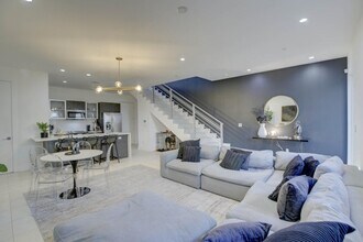 1045 NE 18th Ave in Fort Lauderdale, FL - Building Photo - Building Photo