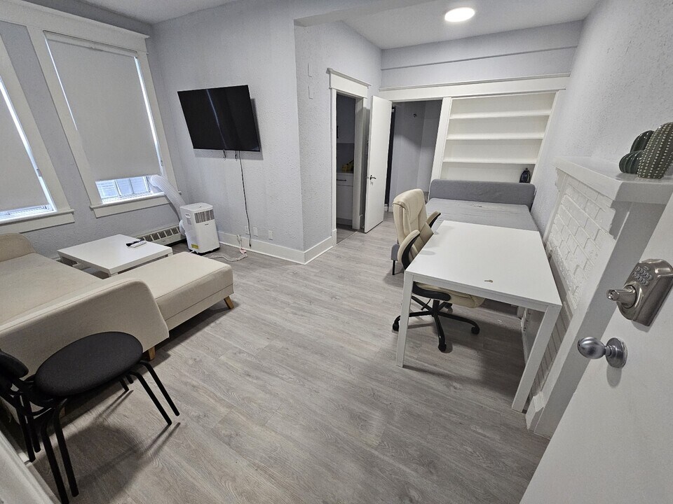 Beltline Terrace in Calgary, AB - Building Photo